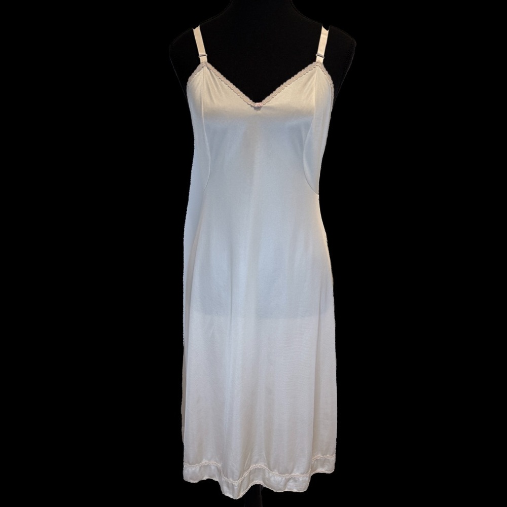 Vintage Olga 974 Nylon Slip Nude Beige Chemise 32